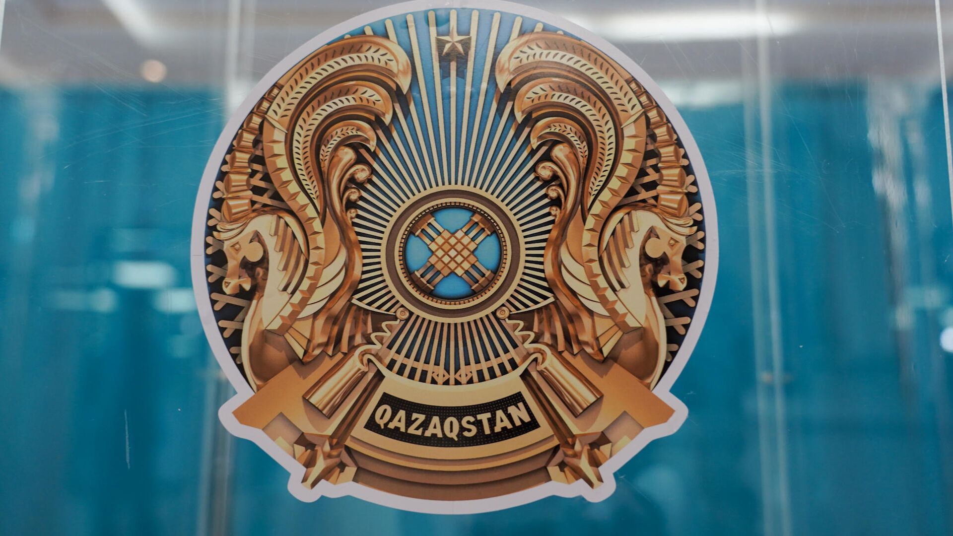 Президент Казахстана допустил возможность смены герба
