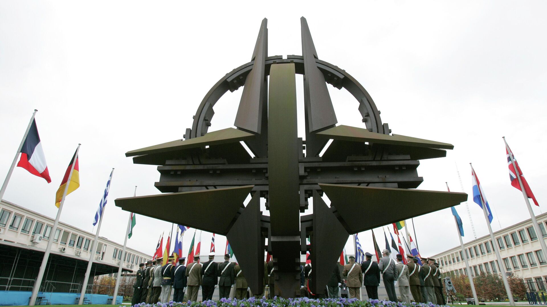 Страна — член НАТО сделала разворот в сторону России, пишет Bloomberg
