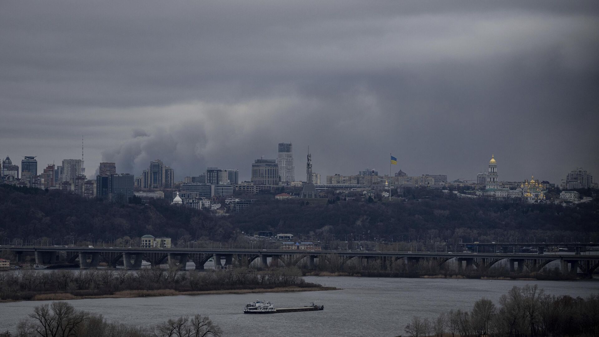 Украинские СМИ сообщили о новых взрывах в окрестностях Харькова