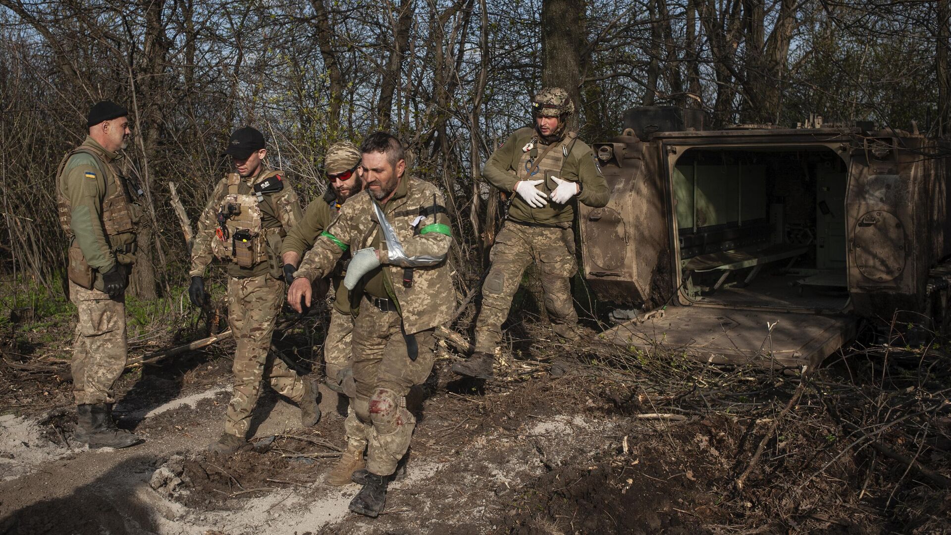 Киев не может набрать военных даже драконовскими мерами, заявили в США