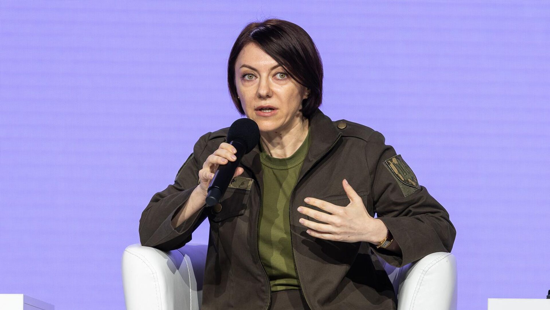 Экс-замглавы Минобороны Украины довела жену военного до слез