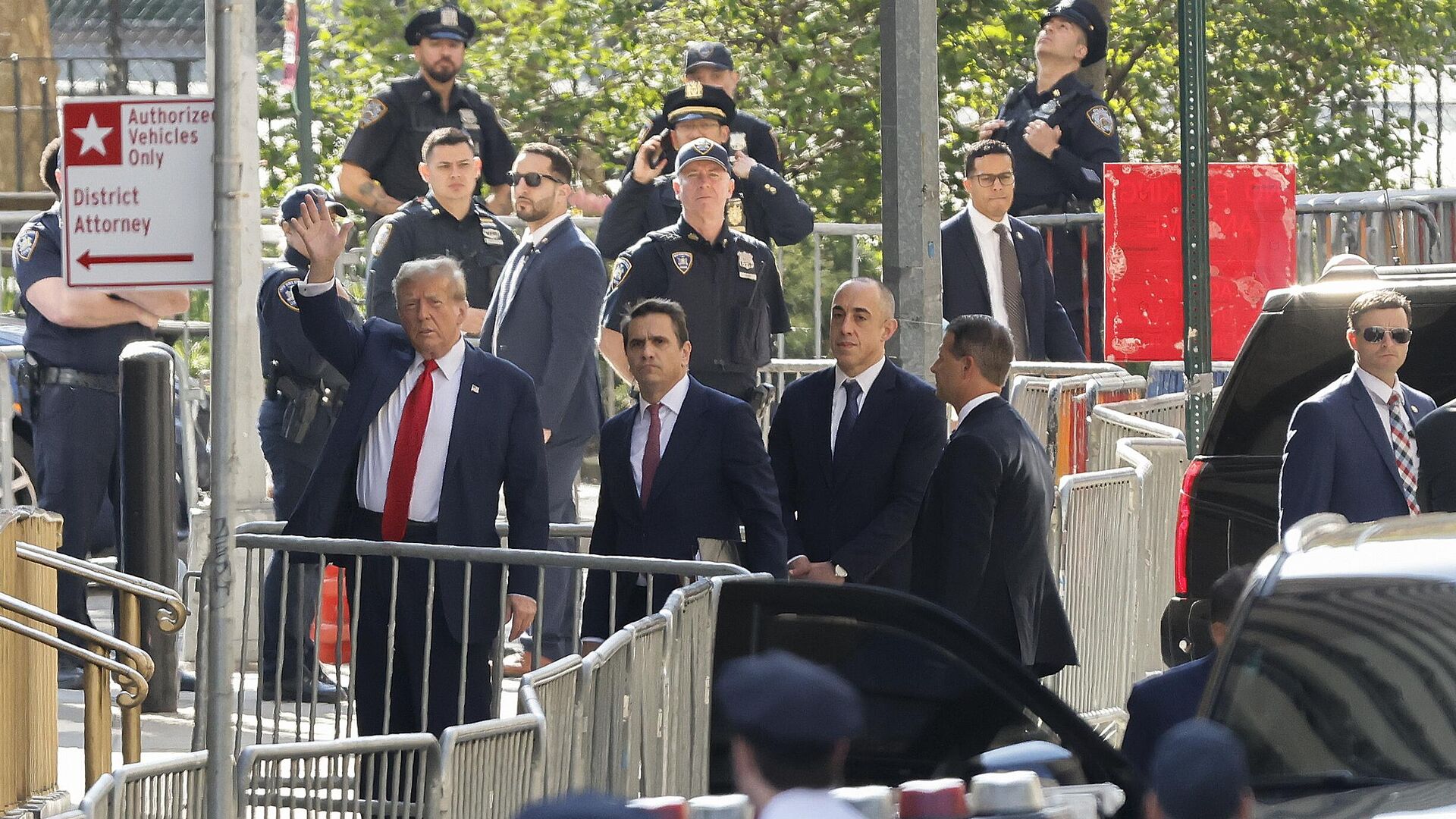 Трамп прибыл в суд в Нью-Йорке