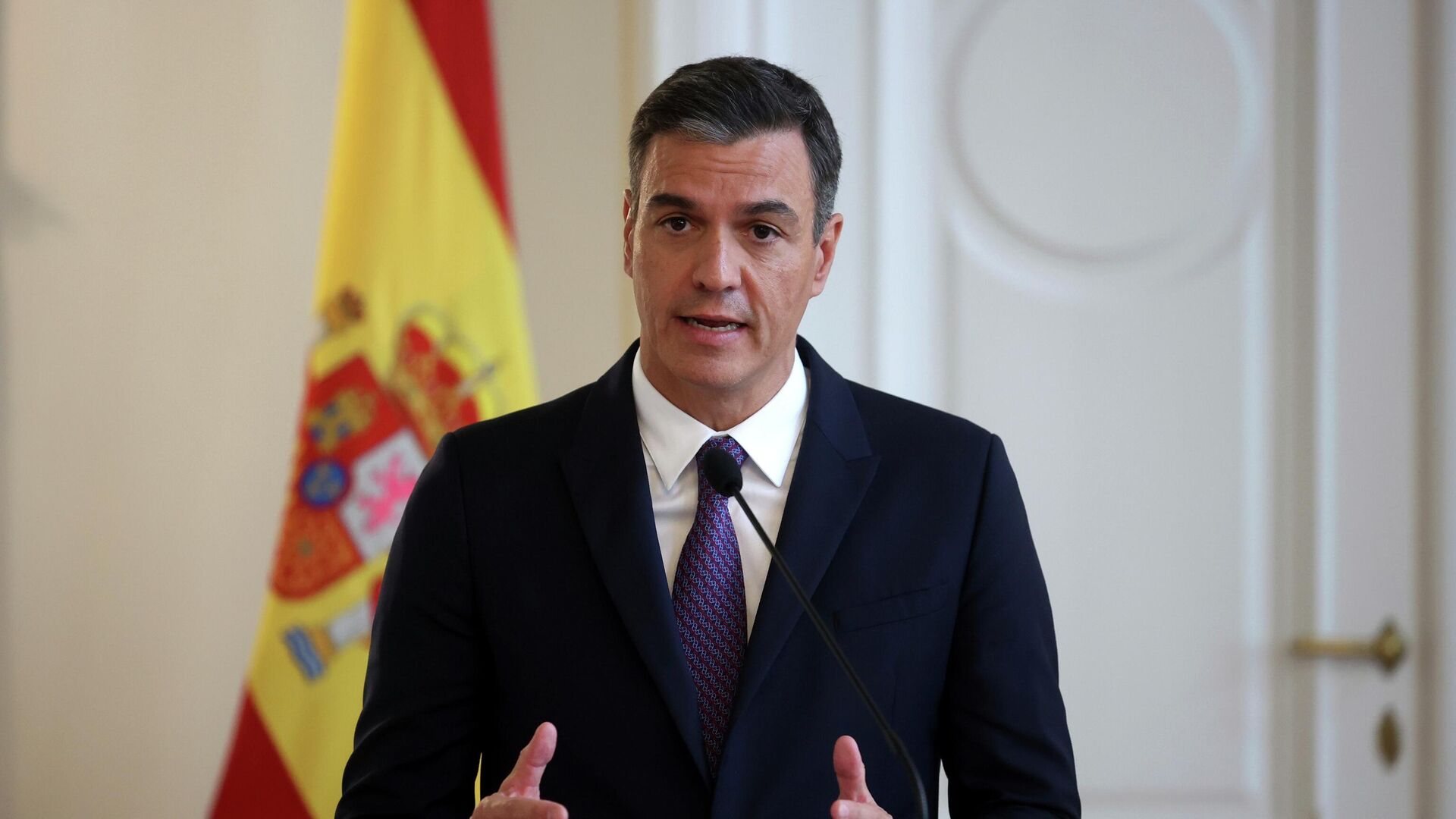 Премьер Испании назвал ситуацию на Украине критической