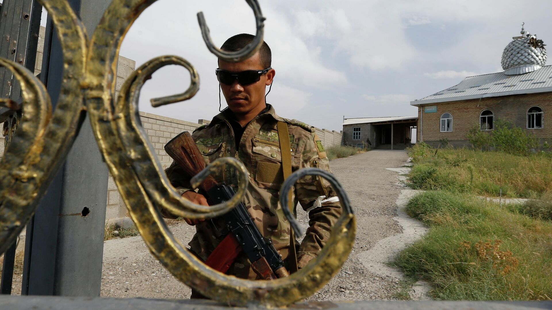 На границе Киргизии и Таджикистана произошел инцидент со стрельбой
