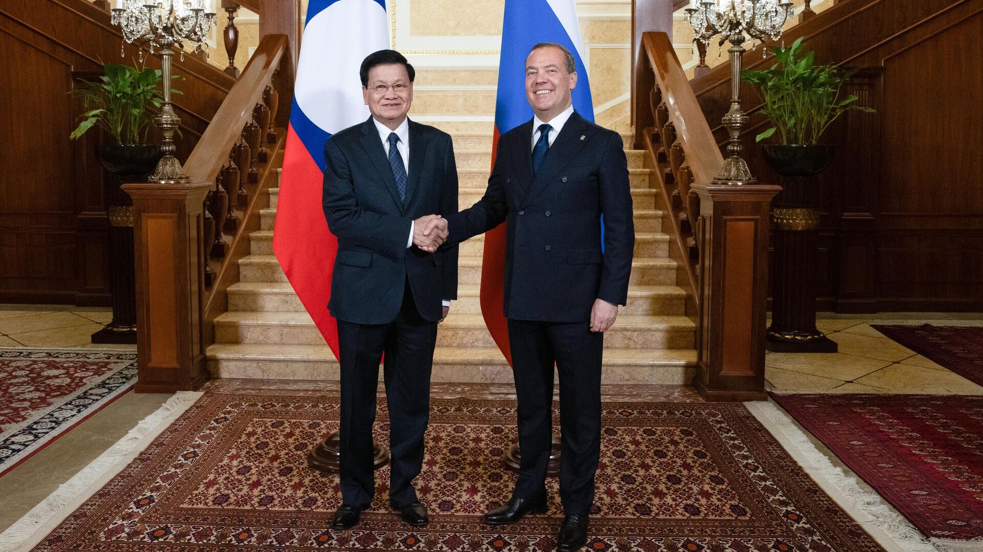 Медведев рассказал об отношениях между Россией и Лаосом