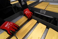 Экономист рассказал об эффекте от рекордных запасов золота России
