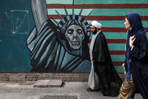 Санкции, кризис и нестабильность. Миллионы граждан Ирана за 10 лет превратились в нищих. Кто в этом виноват?