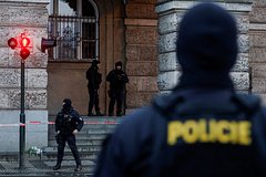 Устроившего стрельбу в университете в Праге подозревают в других убийствах. Что об этом известно?
