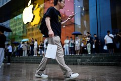 Apple снизит цену на последний iPhone