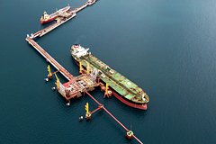 Россия остановила поставки нефти по Черному морю
