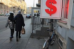 Курс доллара на закрытии биржи превысил 90 рублей