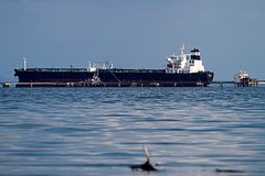 Теневой флот помог России с перевозкой нефти в Красном море
