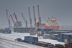 Грузооборот российских портов упал