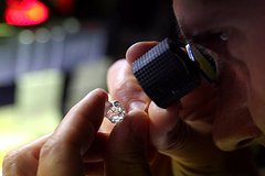Торговцы алмазами задумали покинуть Европу из-за убытков от санкций