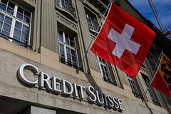 Швейцарские банки начали закрывать счета клиентам с российским гражданством