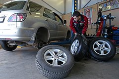 Москвичей призвали заменить шины на летние