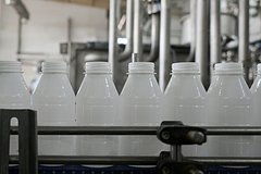 В бывшей республике СССР захотели запретить молоко из России