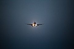 Пилоты российского пассажирского самолета увидели неопознанный предмет в небе