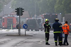 Пожар на оборонном заводе в Берлине продлится всю субботу