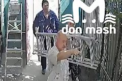 Не плативший за электричество россиянин решил подключиться к соседской сети