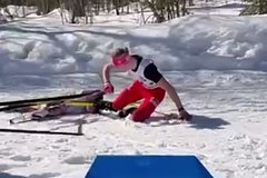 Юный российский лыжник ударил соперника коленом по голове