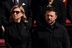 Наряд Зеленского на похоронах Папы Римского вызвал возмущение на Западе