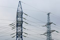 Мужчина залез на линию электропередач в российском регионе