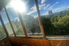 Россиян предупредили о наказании за самовольное остекление балкона
