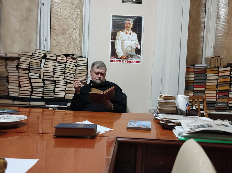 Писатель Даниэль Орлов вернулся из Донбасса и рассказал, что читают бойцы на передовой