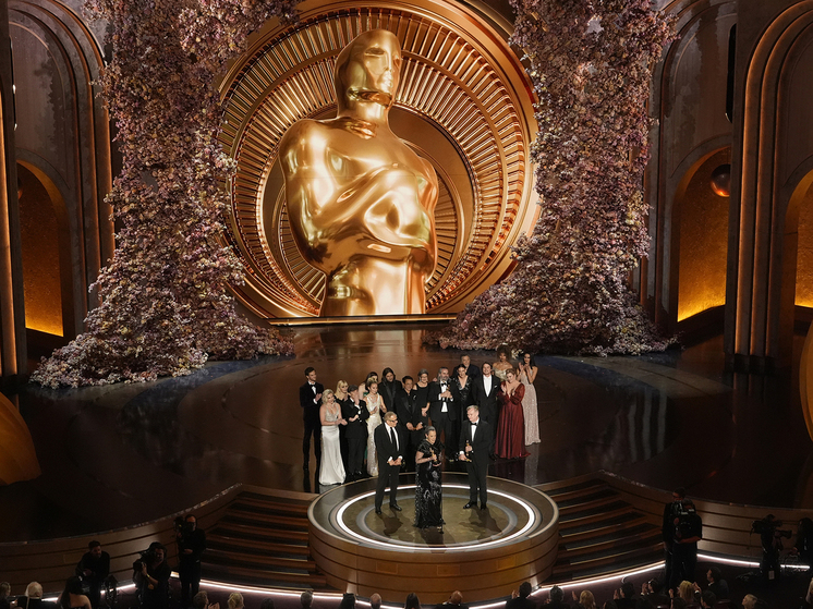 «Голая вечеринка» на «Оскаре»: в чем секрет триумфа «Оппенгеймера»