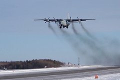 Военно-транспортный самолет совершил аварийную посадку в российском регионе