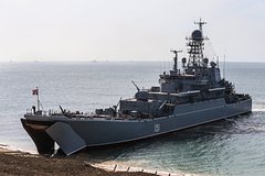 Десантный корабль «Новочеркасск» получил повреждения после атаки ВСУ. Минобороны раскрыло подробности удара по Крыму
