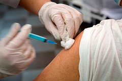 Российские регионы начали закупать обновленную вакцину «Спутник Лайт»