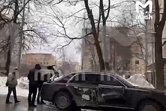 Автомобиль Aurus Senat попал в ДТП в Москве