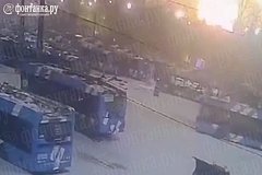 Предполагаемое падение дрона и взрыв в Санкт-Петербурге попали на видео