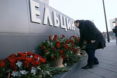 Чиновники съехались к памятнику Ельцина в одном российском городе