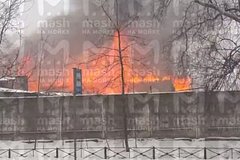 В Петербурге загорелся склад недалеко от газозаправочной станции