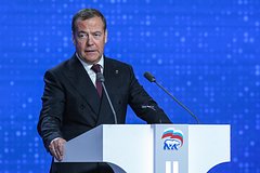Медведев назвал мерзавцами известных релокантов
