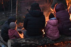 Пропавшая российская семья с двумя детьми почти год прожила в лесном шалаше