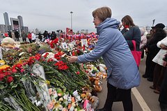 Возле «Крокуса» убрали мемориал в память о жертвах теракта