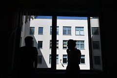 В России затравленный одноклассниками мальчик выпал из окна третьего этажа школы