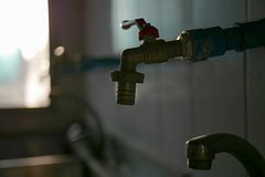 Власти сообщили об ограничении водоснабжения в российском регионе из-за погоды