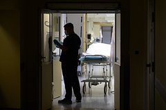 Московские школьники избили одноклассника до беспамятства из-за внешнего вида. У него сотрясение и сломана челюсть