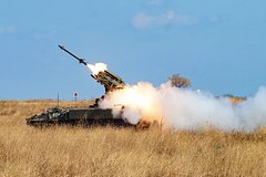 Несколько взрывов прозвучали в небе над российским городом
