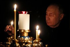 Путин рассказал о первой в жизни молитве на коленях